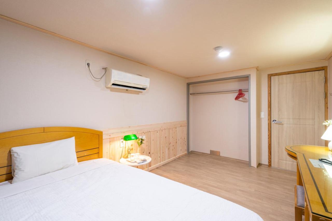 New Jeju Hotel Exteriör bild